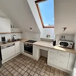 Lage - 100m2 - 2 Schlafzimmer Mit Garage Apartman Krems