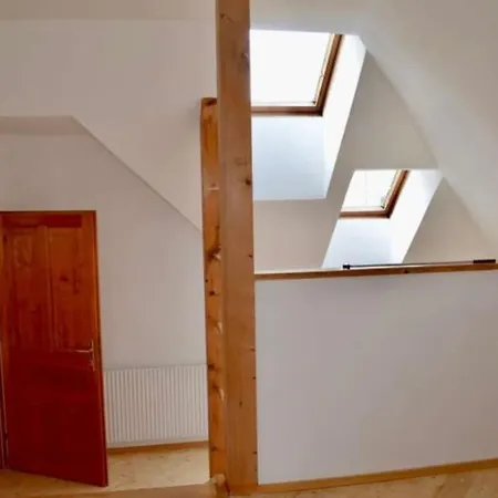 Lage - 100m2 - 2 Schlafzimmer Mit Garage Apartment