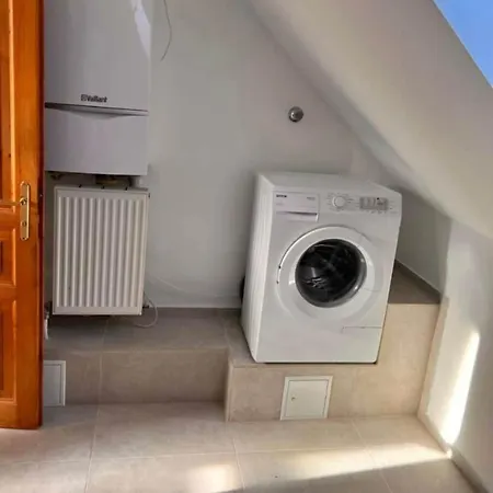 Lage - 100m2 - 2 Schlafzimmer Mit Garage Apartment