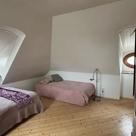 Lage - 100m2 - 2 Schlafzimmer Mit Garage *