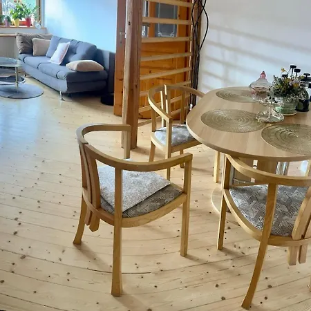 Lage - 100m2 - 2 Schlafzimmer Mit Garage Apartment