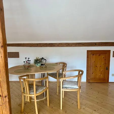 Lage - 100m2 - 2 Schlafzimmer Mit Garage