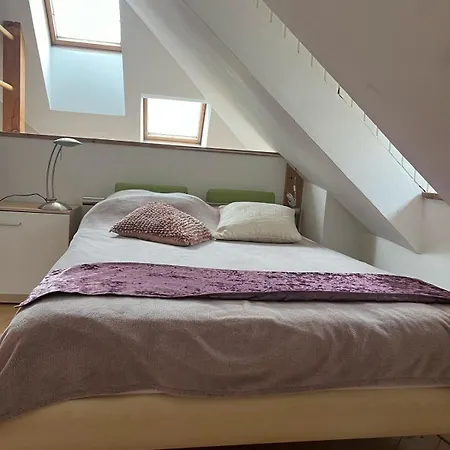 Apartment Lage - 100m2 - 2 Schlafzimmer Mit Garage