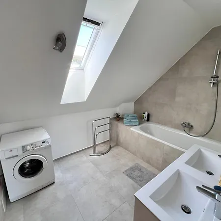 Daire Lage - 100m2 - 2 Schlafzimmer Mit Garage