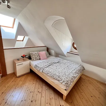Lage - 100m2 - 2 Schlafzimmer Mit Garage Apartment *