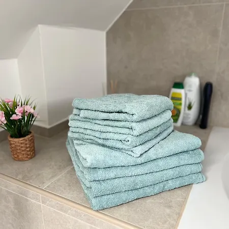 Lage - 100m2 - 2 Schlafzimmer Mit Garage * Kremže