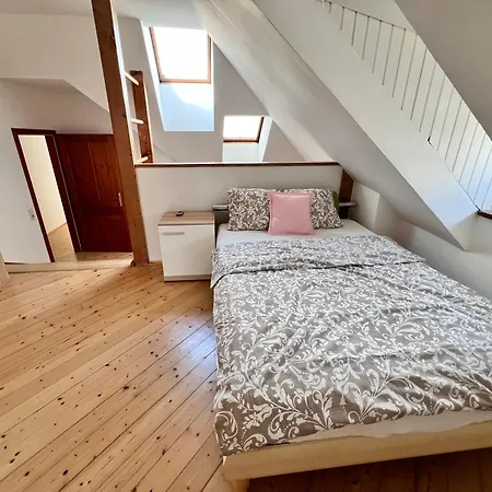 Lage - 100m2 - 2 Schlafzimmer Mit Garage Apartment Krems an der Donau