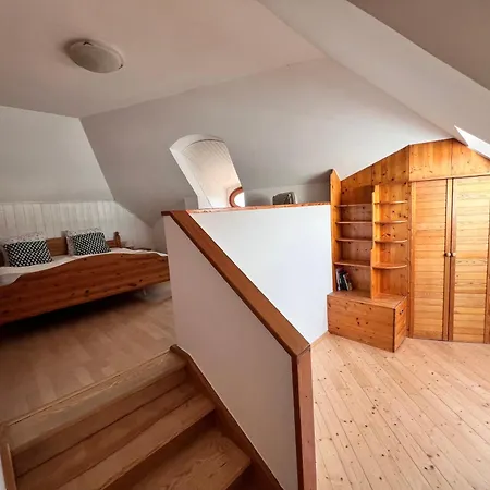 Lage - 100m2 - 2 Schlafzimmer Mit Garage *