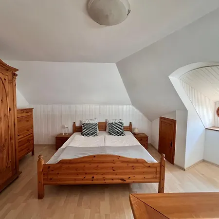 Lage - 100m2 - 2 Schlafzimmer Mit Garage Apartment