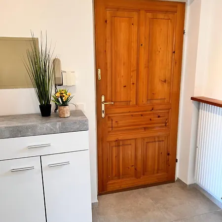 Apartment Lage - 100m2 - 2 Schlafzimmer Mit Garage *