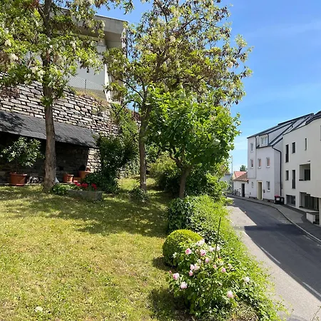 Apartman Lage - 100m2 - 2 Schlafzimmer Mit Garage Krems