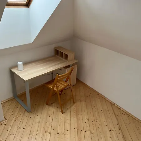 Lage - 100m2 - 2 Schlafzimmer Mit Garage *