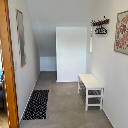 Lage - 100m2 - 2 Schlafzimmer Mit Garage * Кремс на Дунае