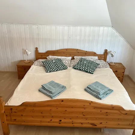 Lage - 100m2 - 2 Schlafzimmer Mit Garage