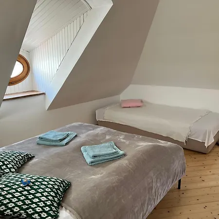 Lage - 100m2 - 2 Schlafzimmer Mit Garage *