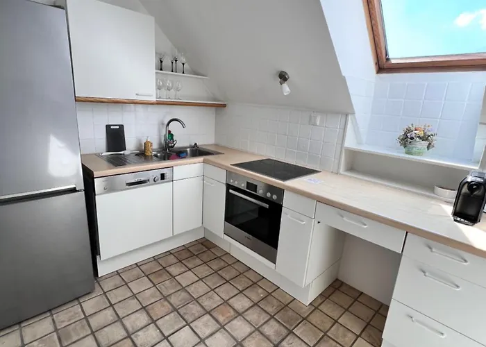 Lage - 100m2 - 2 Schlafzimmer Mit Garage Apartmán