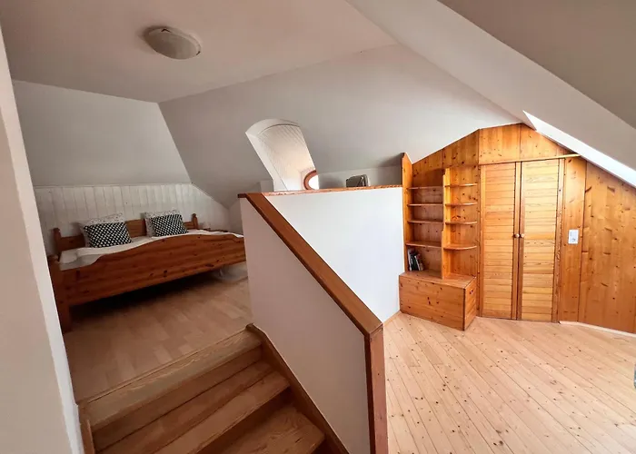 Lage - 100m2 - 2 Schlafzimmer Mit Garage *