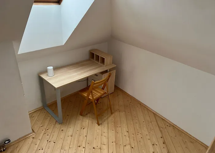 Lage - 100m2 - 2 Schlafzimmer Mit Garage *