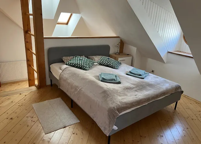 Lage - 100m2 - 2 Schlafzimmer Mit Garage Apartmán
