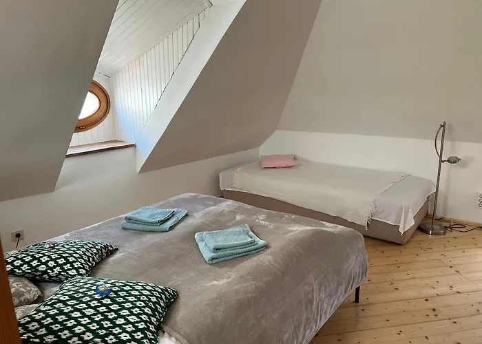 Lage - 100m2 - 2 Schlafzimmer Mit Garage *